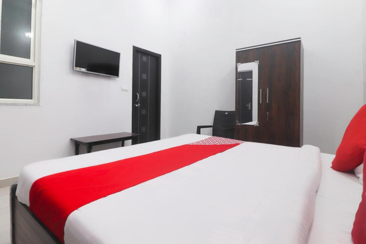 Oyo 67215 Shri Hit Radha Bhawan Hotel Vrindāvan Esterno foto