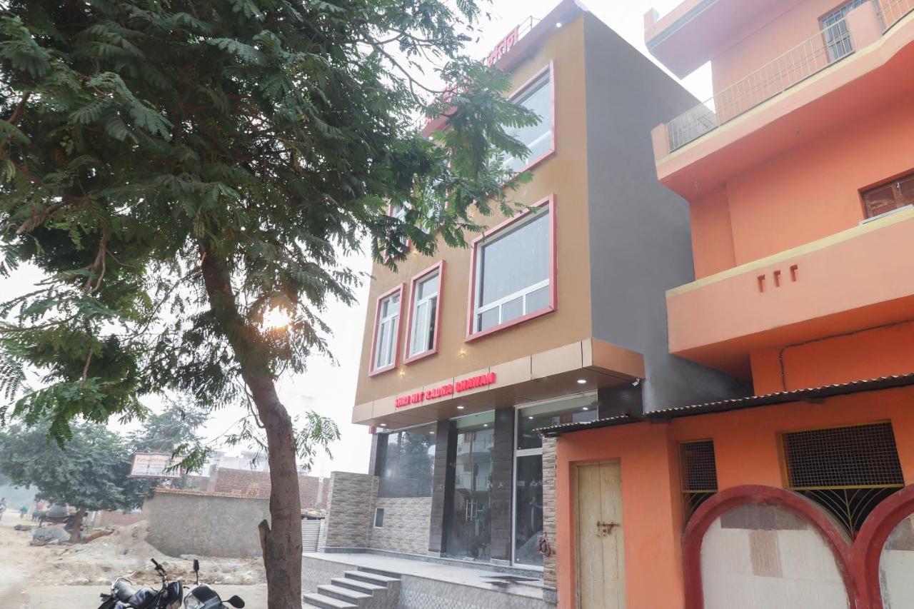 Oyo 67215 Shri Hit Radha Bhawan Hotel Vrindāvan Esterno foto