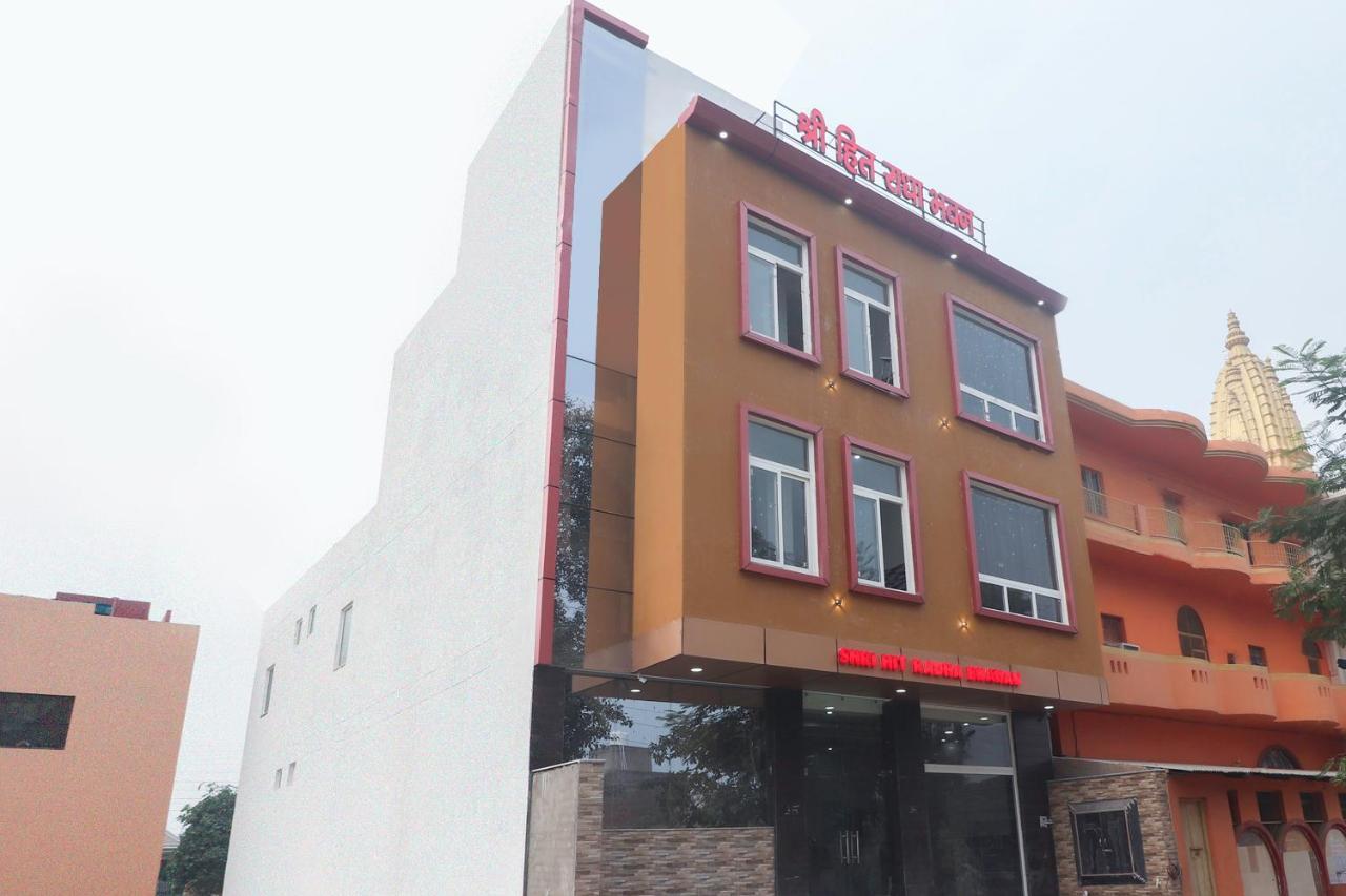 Oyo 67215 Shri Hit Radha Bhawan Hotel Vrindāvan Esterno foto